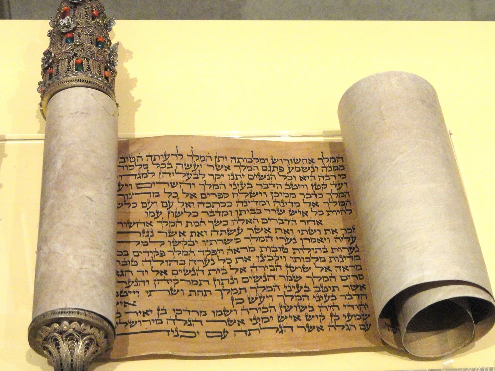 Hebrew Script in Fashion: Why the Aleph-Bet Is Having a Moment